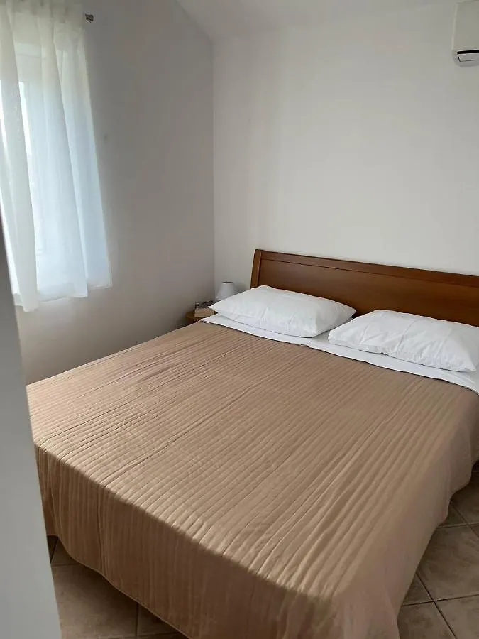 Apartments Marinovic Brzac